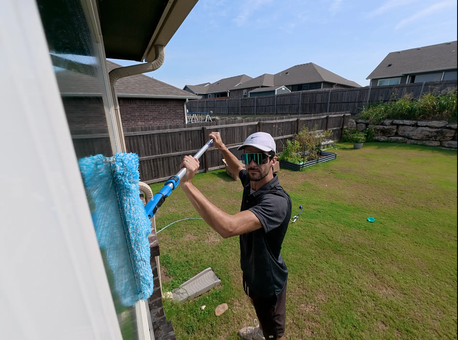 Rinsing window screens for a complete clean